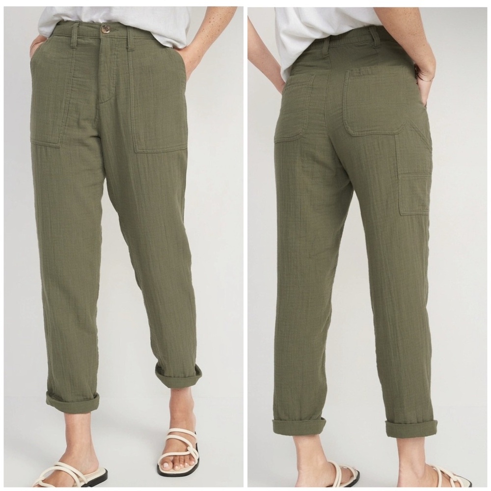 Old Navy High-Waisted Slouchy Cropped Tapered
Workwear Pants in Olive Green